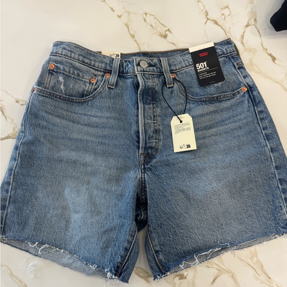 Levi's 501 mid thigh women’s shorts